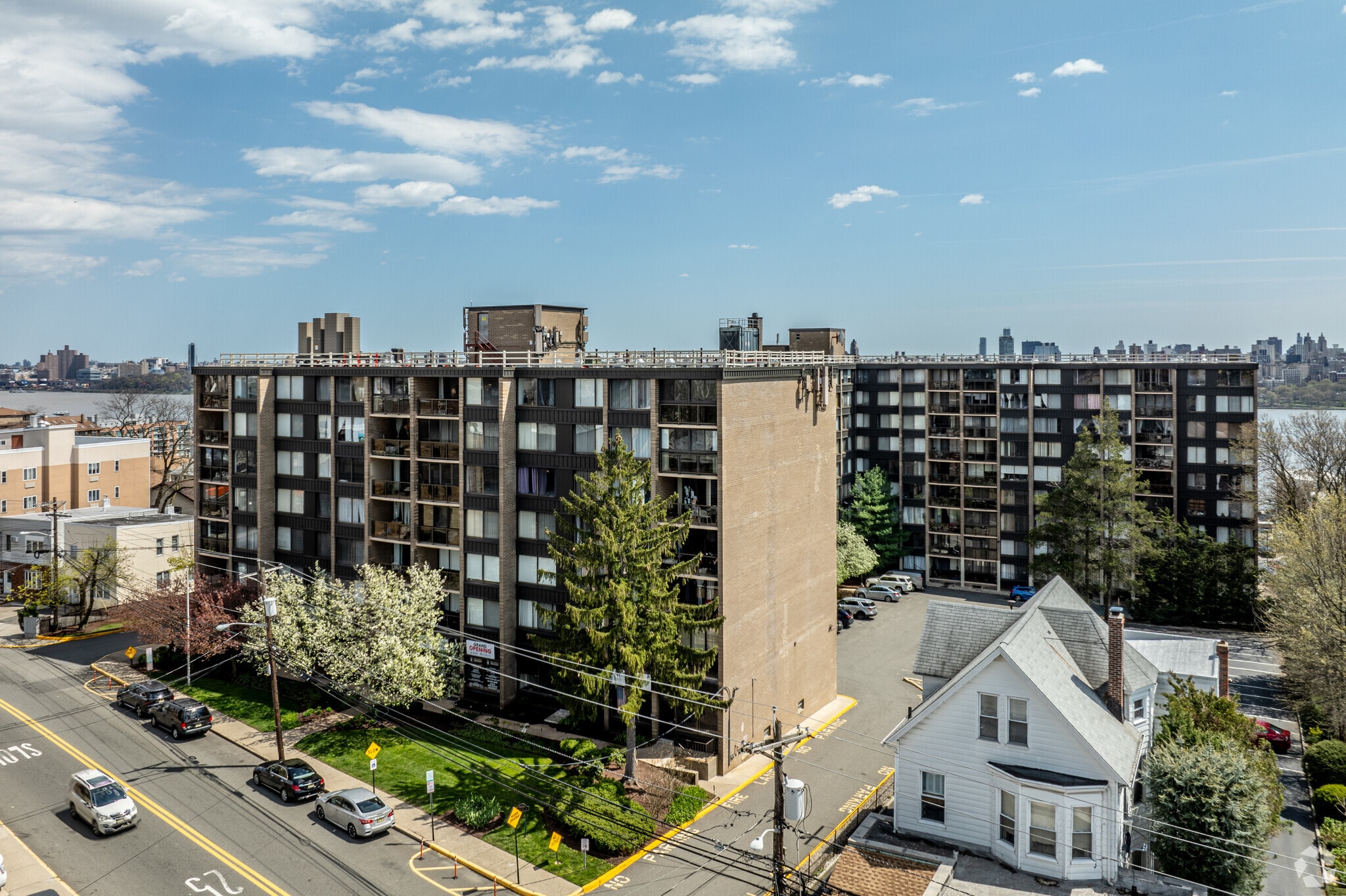 9060 Palisade Ave, North Bergen, NJ à louer Photo principale– Image 1 sur 19