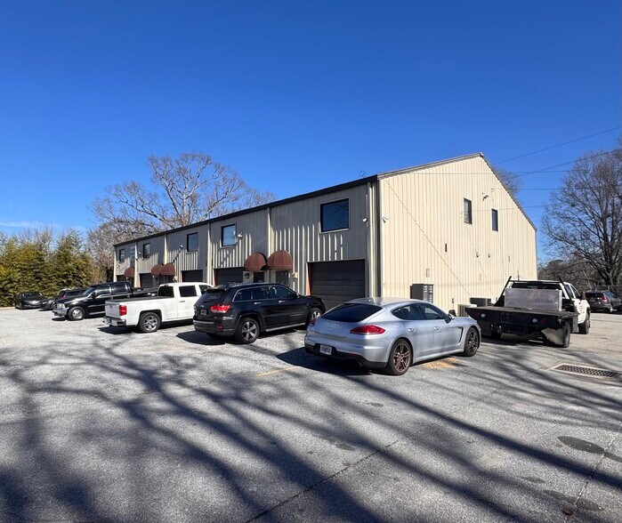 367 N Clarendon Ave, Scottdale, GA à louer - Photo de l’immeuble – Image 1 sur 5