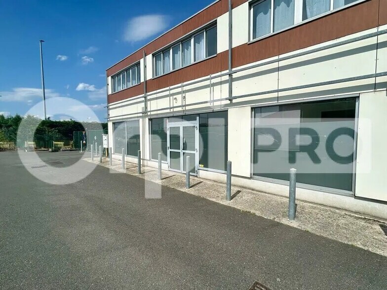 Local commercial dans Ormoy à louer - Photo de l’immeuble – Image 1 sur 9