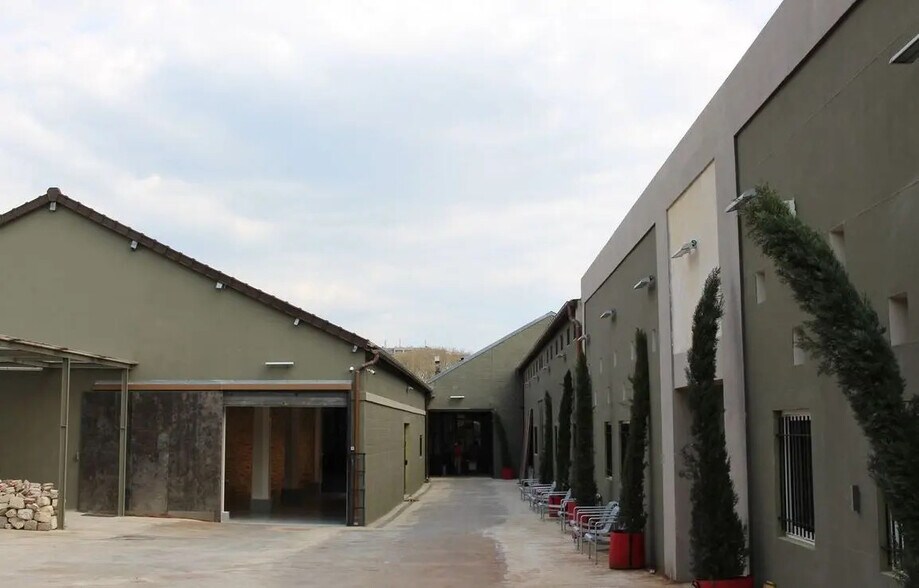 Bureau dans Vitry-sur-Seine à louer - Photo de l’immeuble – Image 2 sur 16