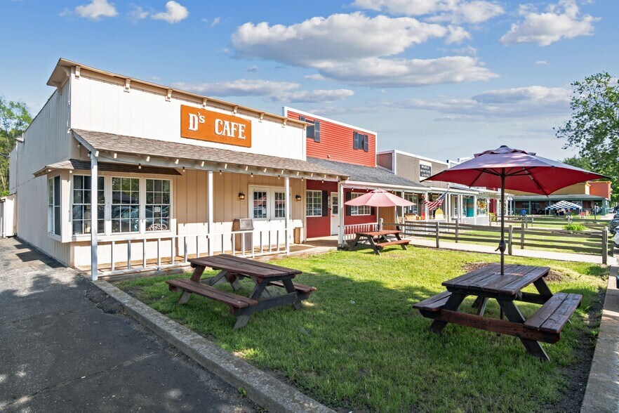 1415-1427 S Milford Rd, Highland, MI à louer - Photo de l’immeuble – Image 3 sur 8