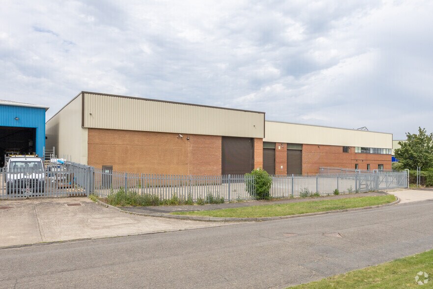 Caswell Rd, Northampton à louer - Photo de l’immeuble – Image 1 sur 3