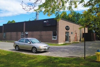 18 Enterprise Ave, Ottawa, ON à louer Photo de l’immeuble– Image 1 sur 4