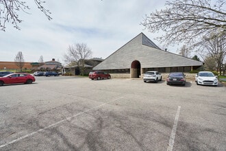70 N Miller Rd, Akron, OH à louer Photo de l’immeuble– Image 1 sur 12
