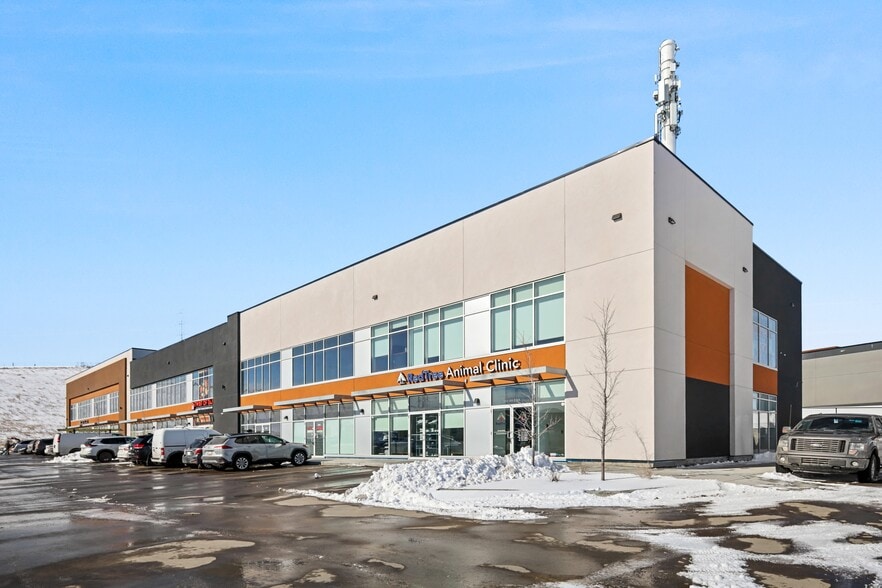 270 Nolanridge Cres, Calgary, AB à louer - Photo de l’immeuble – Image 2 sur 9