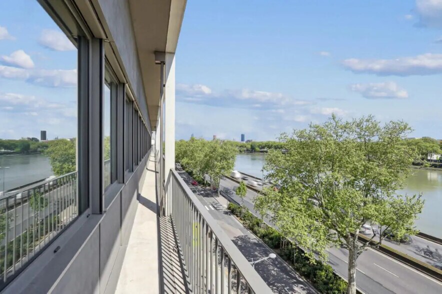 Bureau dans Lyon à vendre - Photo de l’immeuble – Image 1 sur 4