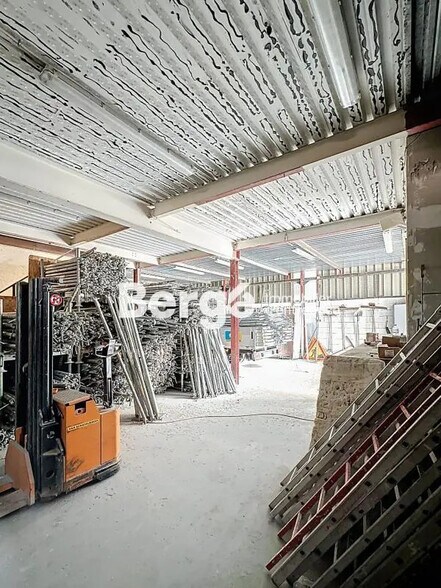 Industriel/Logistique dans Mouans-Sartoux à vendre - Photo de l’immeuble – Image 3 sur 5