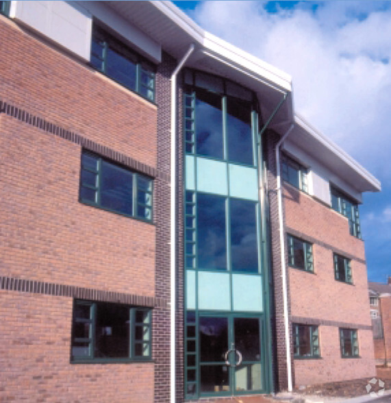 2 The Quadrant, Green Ln, Heywood à louer - Photo de l’immeuble – Image 2 sur 3