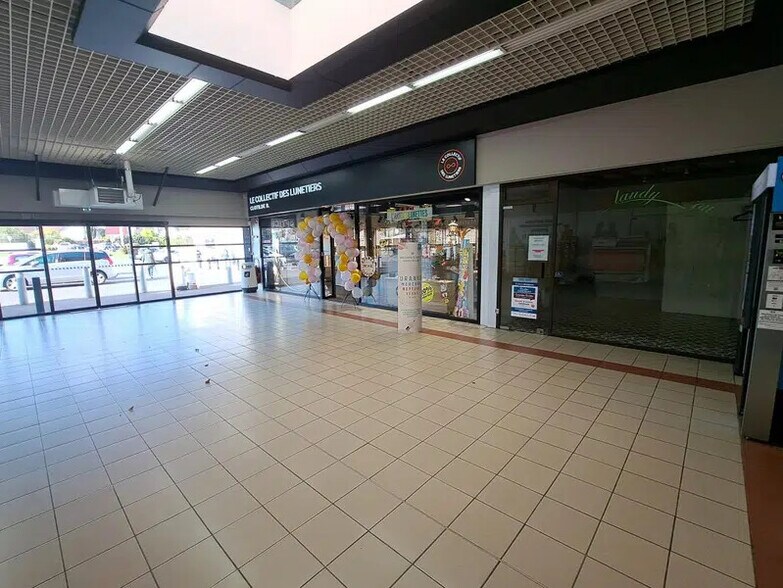 Local commercial dans LA CHAPELLE-SAINT-MESMIN à louer - Hall d’entrée – Image 1 sur 1