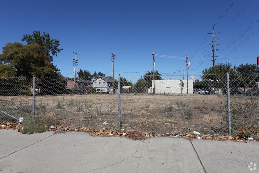 113 N Cherokee Ln, Lodi, CA à vendre - Photo principale – Image 3 sur 8