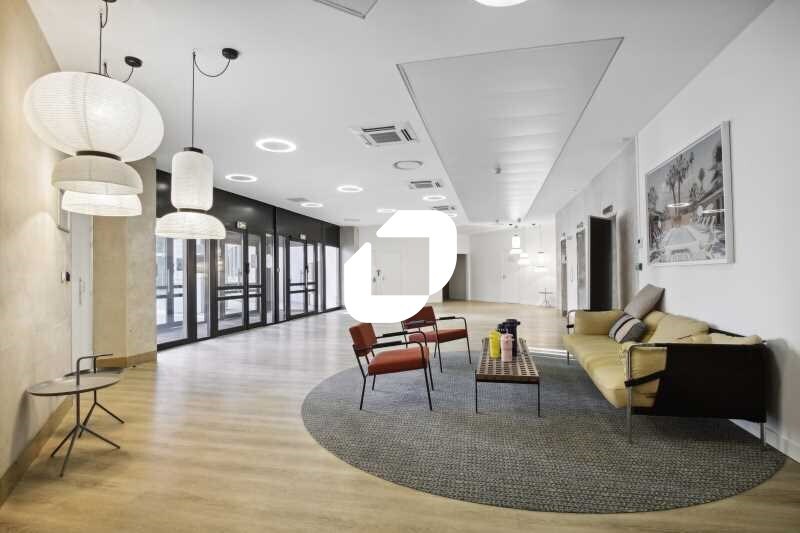 Bureau dans Suresnes à louer - Hall d’entrée – Image 3 sur 11