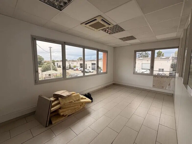 Bureau dans Décines-Charpieu à louer - Photo intérieure – Image 2 sur 7