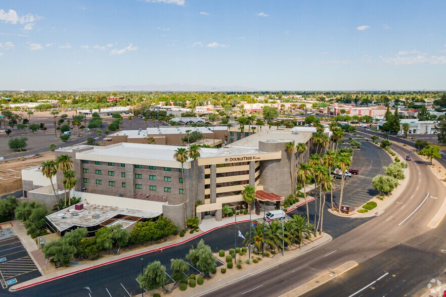 10220 N Metro Pky E, Phoenix, AZ à vendre - Photo de l’immeuble – Image 2 sur 23