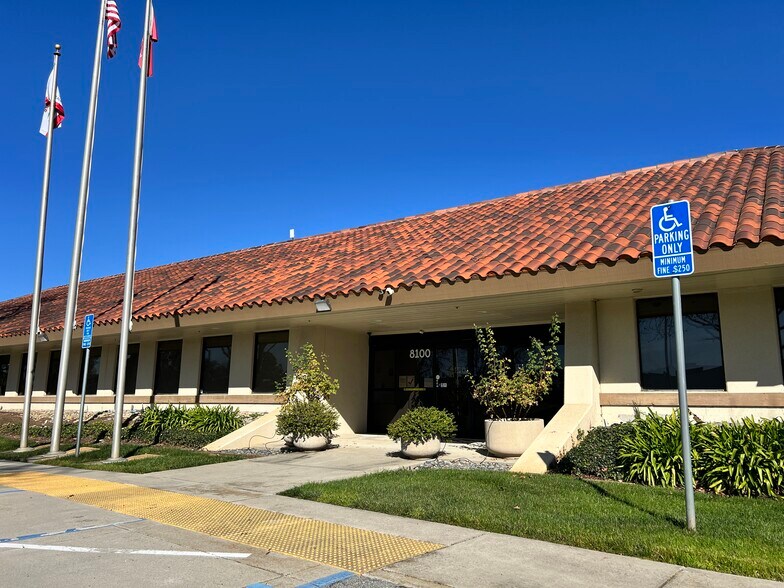 8100 Camino Arroyo, Gilroy, CA à vendre - Photo de l’immeuble – Image 2 sur 15