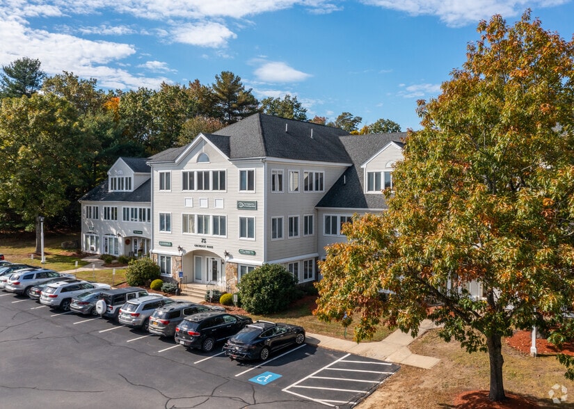 75 Gilcreast Rd, Londonderry, NH à louer - Photo de l’immeuble – Image 2 sur 10