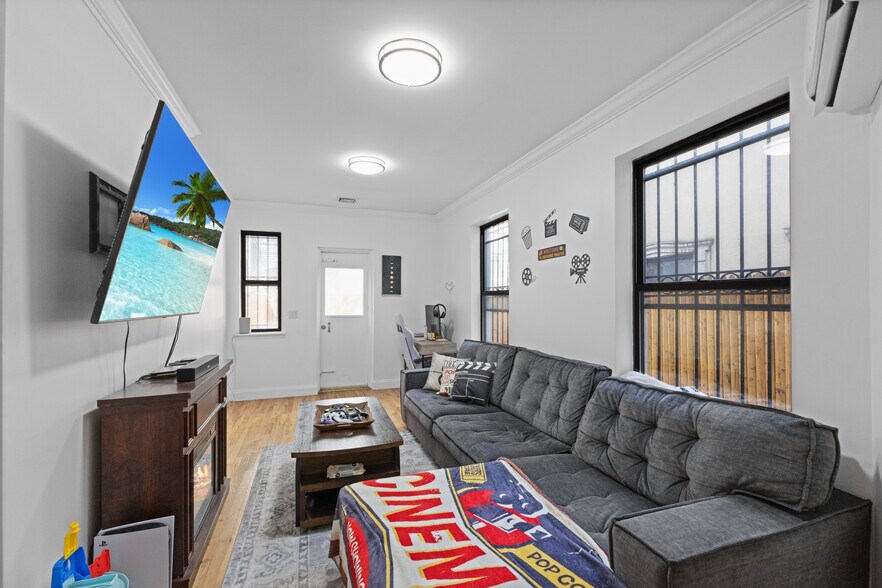135 W 136th St, New York, NY à vendre - Photo de l’immeuble – Image 2 sur 14