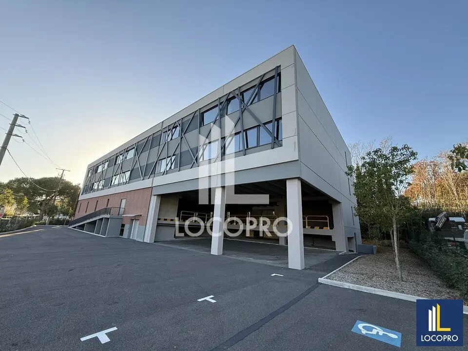 Local d’activités dans MOUGINS à louer Photo de l’immeuble– Image 1 sur 8