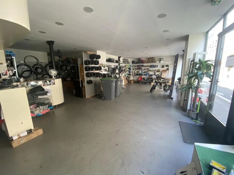 Local commercial dans Paris à louer - Photo de l’immeuble – Image 3 sur 5