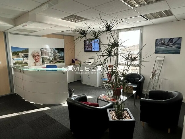 Plus de détails pour Bureau à louer