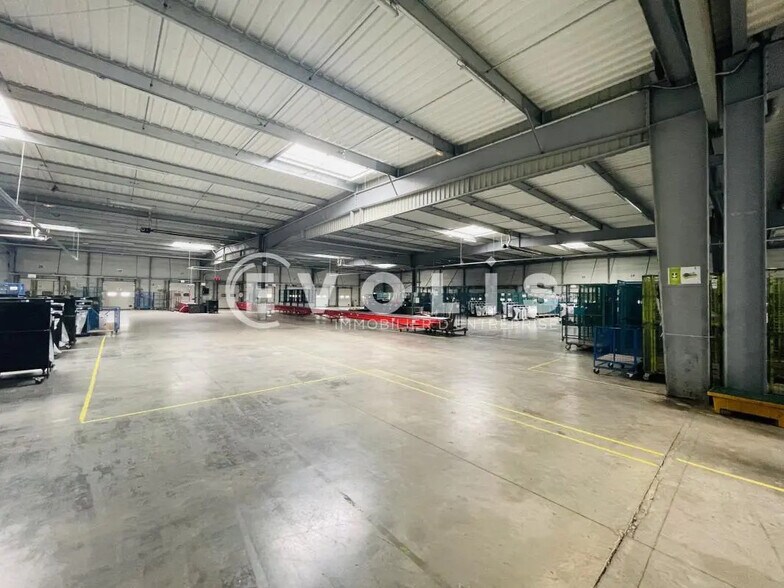 Bureau dans Brie-Comte-Robert à louer - Photo de l’immeuble – Image 3 sur 4