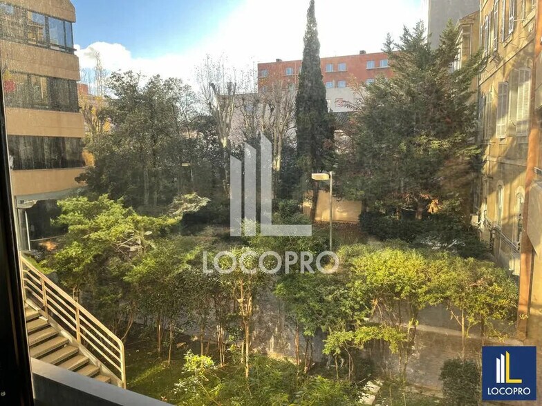 Bureau dans Marseille à louer - Photo de l’immeuble – Image 3 sur 11