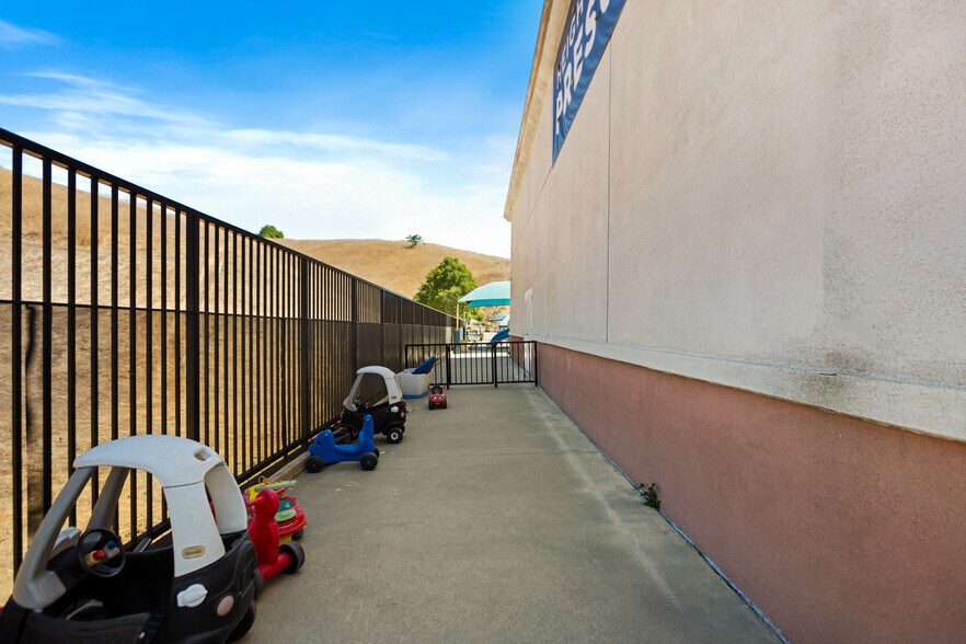 2090 Chino Hills Pkwy, Chino Hills, CA à louer - Photo de l’immeuble – Image 2 sur 57