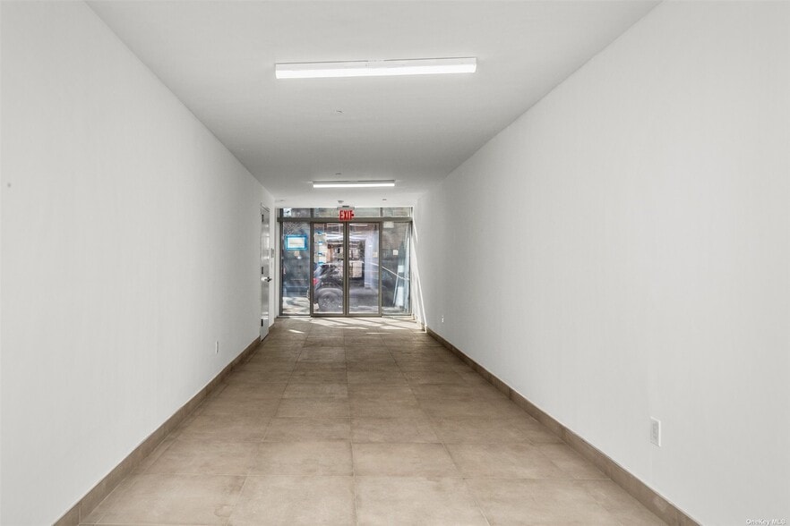 196-13 Linden Boulevard Blvd, Saint Albans, NY à louer - Photo intérieure – Image 2 sur 2