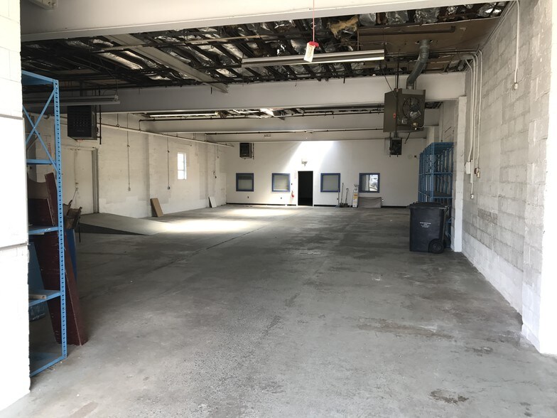 130 Railroad Ave, Hackensack, NJ à louer - Photo intérieure – Image 2 sur 5