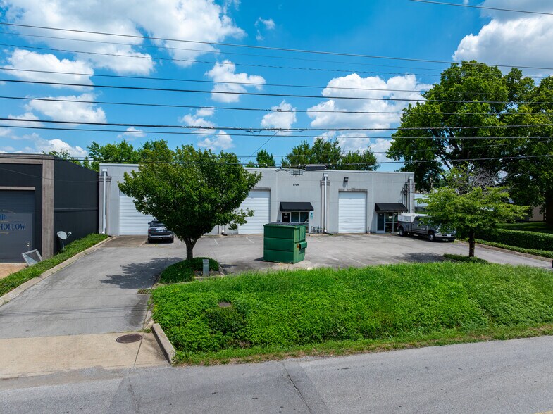 2702-2704 Eugenia Ave, Nashville, TN à louer - Photo de l’immeuble – Image 3 sur 3