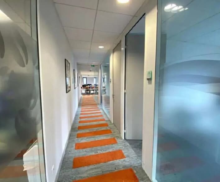 300 Allée Des Hêtres, Limonest à louer - Photo intérieure – Image 3 sur 9