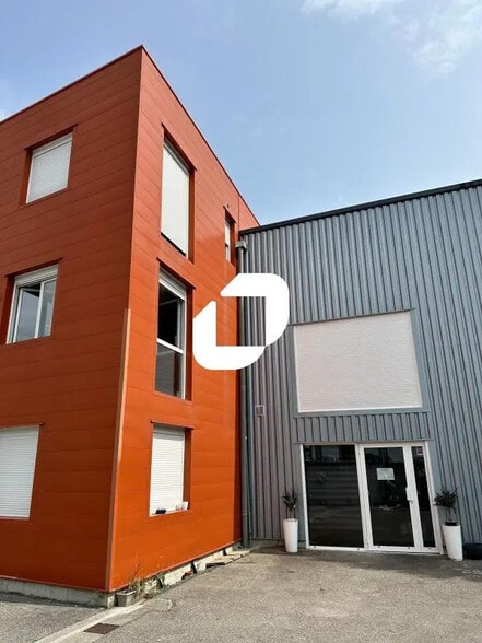 28 Rue Marcel Reynaud, Crolles à louer - Photo de l’immeuble – Image 1 sur 8