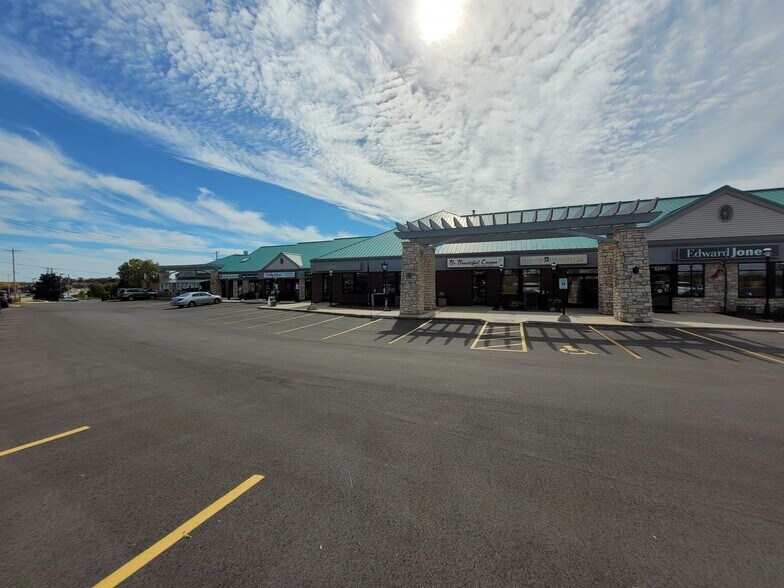 2301-2359 Silvernail Rd, Pewaukee, WI à louer - Photo de l’immeuble – Image 3 sur 10