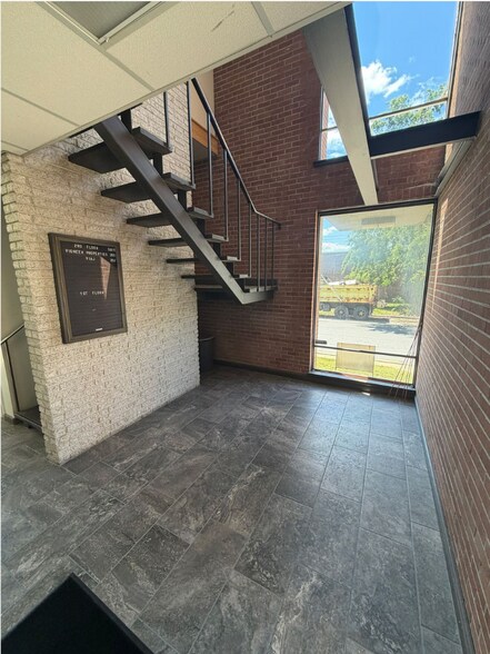 5120 Frolich Ln, Hyattsville, MD à vendre - Photo intérieure – Image 2 sur 4