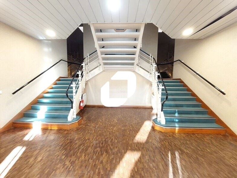 Boulevard Des Chênes, Guyancourt à louer - Hall d’entrée – Image 2 sur 9