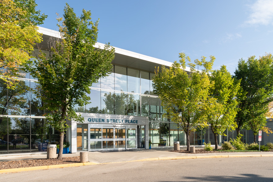505 Queen St, Spruce Grove, AB à louer - Photo de l’immeuble – Image 1 sur 5