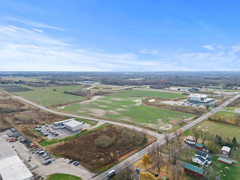 8053 Oak Orchard Rd., Batavia, NY à vendre - Photo de l’immeuble – Image 2 sur 5