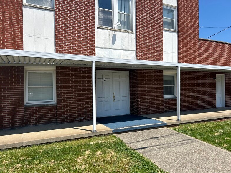 1913 19th St, Nitro, WV à louer - Photo de l’immeuble – Image 2 sur 7