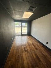 13216 Pond Springs Rd, Austin, TX à louer Photo intérieure– Image 1 sur 4