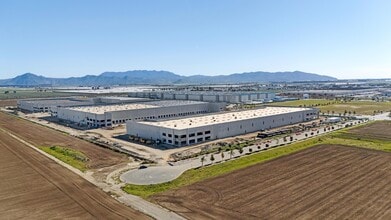101 Logistics Ctr, Oxnard, CA à louer Photo de la construction– Image 2 sur 10