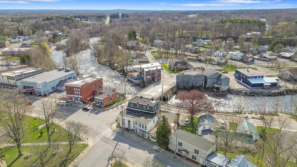 1880 House Bed & Breakfast, Pulaski, NY à vendre - Aérien – Image 3 sur 64