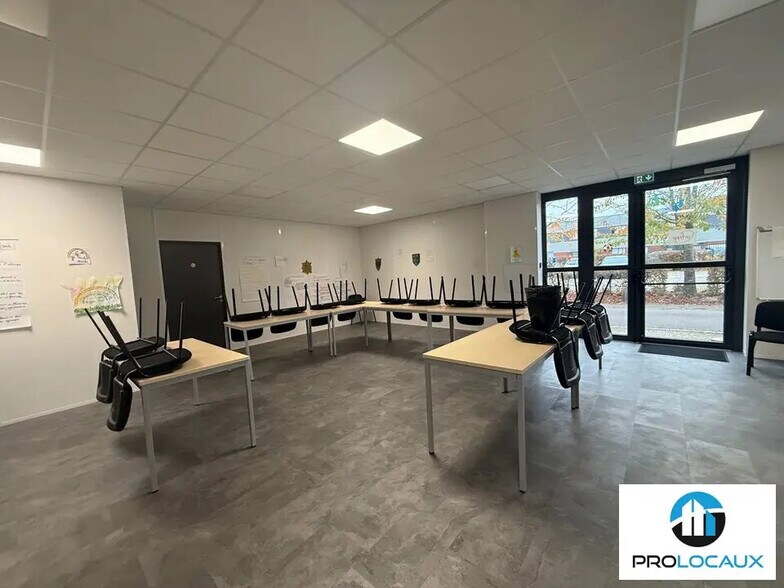 Bureau dans Beauvais à louer - Photo de l’immeuble – Image 3 sur 12