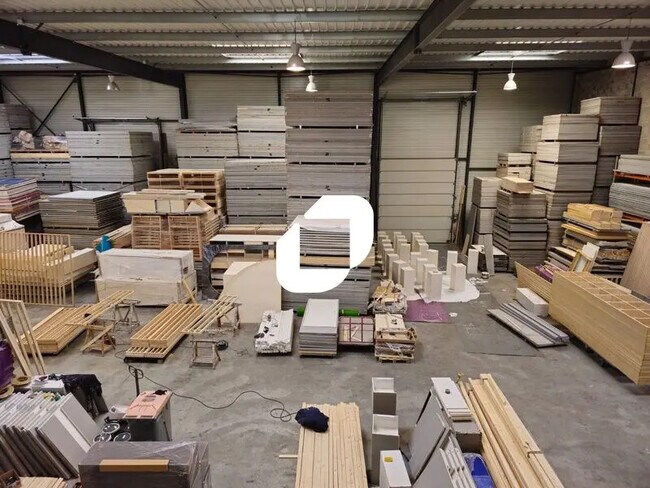 Plus de détails pour Local d'activités à louer