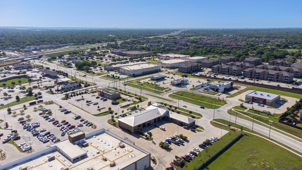 5351 W Sublett Rd, Arlington, TX à vendre - Photo de l’immeuble – Image 3 sur 3