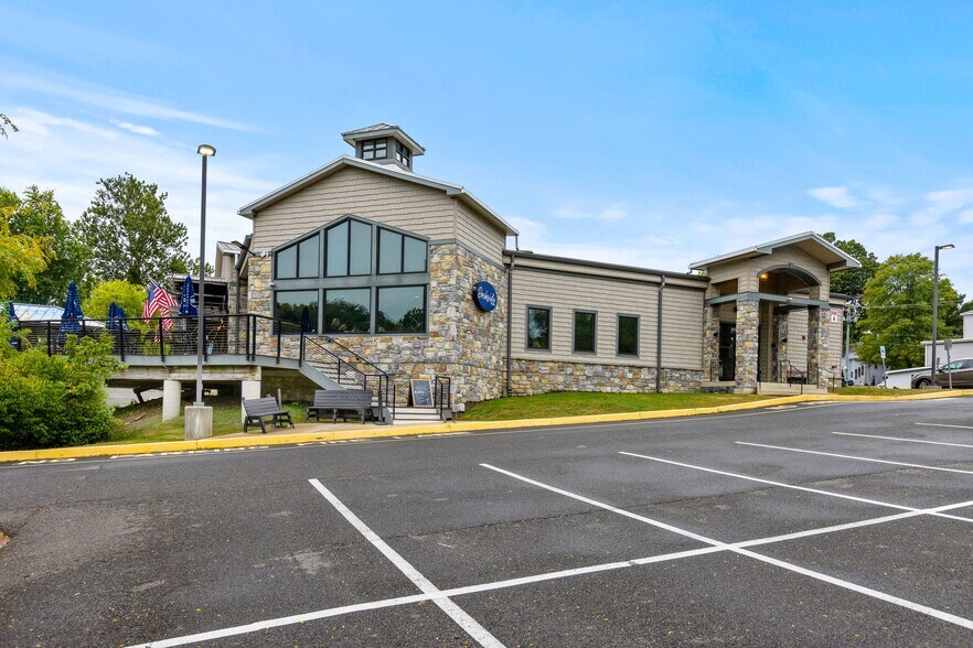 1067 Totem Rd, Bensalem, PA à vendre - Photo principale – Image 1 sur 29