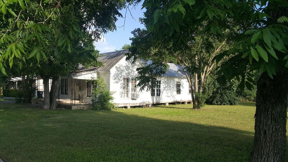 601 W Center St, Kyle, TX à louer - Photo de l’immeuble – Image 3 sur 16