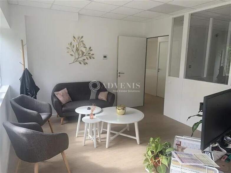 Bureau dans Vineuil à louer - Photo de l’immeuble – Image 2 sur 7
