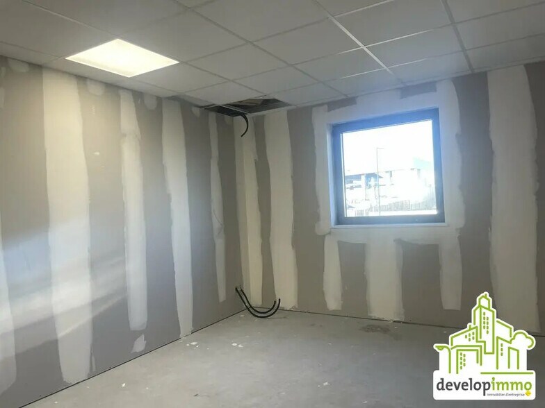 Bureau dans Verson à louer - Photo intérieure – Image 2 sur 6