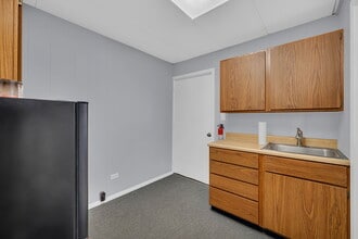 3S340 Rockwell St, Warrenville, IL à louer Photo intérieure– Image 1 sur 4