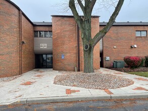 440 E Poe Rd, Bowling Green, OH à louer Photo de l’immeuble– Image 1 sur 5