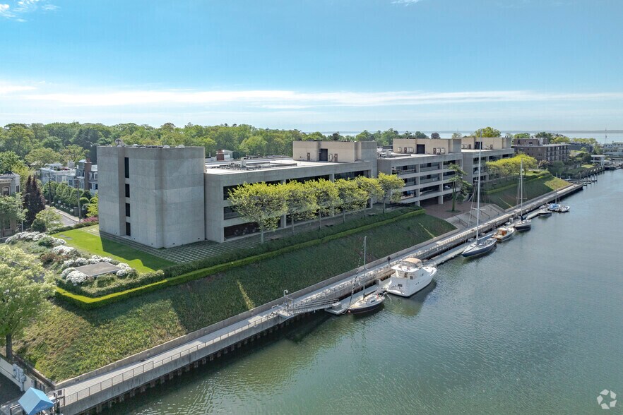 600 Steamboat Rd, Greenwich, CT à louer - Photo de l’immeuble – Image 2 sur 9